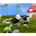 Miniatyrbillede 1 af 3: Sødt Havegårdspynt 10 stk. Sort og Hvid Lam Mikro Landskabspynt Velegnet til Udendørs Havedekoration (2-3CM)