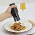 Miniatyrbilde 1 av 3: Elektrisk Kvern for Kaffe, Frø, Krydderier, Nøtter, Pepper - Rustfritt Stål Blad, Stille, Moderat Kapasitet for Små Hjem, Kontor og Reise