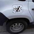 Pikkukuva 4 / 5: Hauska tankkaus-tarra autoon, moottoripyörään ja kuorma-autoon