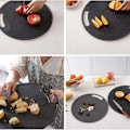 Miniatyrbillede 2 af 5: Sort - Multifunktionel rund skærebræt i plast til grøntsager, frugt, brød, ost, 31 cm (1 stk.)