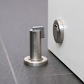 Pikkukuva 4 / 5: MS010 Magneettinen ovenpysäytin ruostumattoman teräksen näköisenä - Ovenpysäytin kiinnitystarvikkeilla lattiaan ja seinään - magneettinen ovenpidike