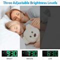 Miniatyrbild 4 av 5: Digital väckarklocka, stor LED-display, spegelyta med snooze-funktion och USB-laddningsanslutning, justerbar ljusstyrka, väckarklocka för