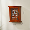 Miniatyrbild 3 av 5: Retro nyckelskåp i trä för väggmontering, rustikt hus med hängande dörr, antik färg