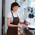 Miniatyrbild 2 av 5: Set med 2 kockhattar Svart kökshårsnät Andningsbart halv elastiskt nät Bagare Kökshårsnät för kvinnor Matserveringshårsnät med brätte Kockhatt