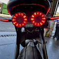 Miniatyrbillede 2 af 5: Baglygte til motorcykel med universal LED, blinkende, dobbelte trailerlygter, bremselys, nummerpladeholder