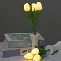 Miniatyrbillede 2 af 5: 2 Pak Stilfulde Tulipan Blomster Bordlampe, 3 Stilke Hvid Tulipan LED Nattelys, Simulation Potte Nattelys Fødselsdag Ferie Fest Bryllup Værelse Dekoration