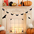 Pikkukuva 3 / 5: Halloween-seppele, lepakkoseppele Halloween-takka-koristeluun, huopa-lepakot puuhelmi-banneri takan reunakoristeluun