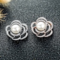 Miniatyrbillede 4 af 4: Udhullet rose blomst diamant broche kvindelig mode perle kjole iført corsage gave til elsker