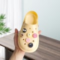 Pikkukuva 3 / 5: 12 kappaletta 3D-tukikengät Sandaalit Koristeet (Cartoon Cookies), Kenkäkoristeet, Söpöt Kenkäkoristeet Tukikengille Sandaalit Rannekoru DIY