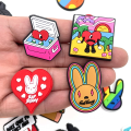 Miniatyrbilde 5 av 5: Sko Charms, Crocs Charms Crocs Tilbehør for Jenter Gutter, Sko Charms Crocs Tilbehør Dekorasjon Armbånd Festdekorasjoner Bursdagsgaver, Påskegaver