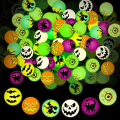 Miniatyrbilde 1 av 5: 40-pak Halloween sprettballer som lyser i mørket 32mm Halloween-tema skumle øyne sprettballer barneleker (flere farger)