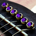 Miniatyrbild 5 av 5: 6-pack gitarrstallpinnar, mässingstallpinnar med kristallglasprick för akustisk gitarr (lila)