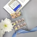 Miniatyrbilde 4 av 5: Fransk Manikyr Løsnegler Medium Falske Negler Kistenegler Glansfulle Full Dekning Lim-på Negler med Tulipan Blomsterdesign Kunstige Falske Negler 24 stk