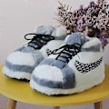 Miniatyrbild 1 av 5: Sneakers-liknande Plyschtofflor Kreativ Inpackning Fuzzy Varma Vinter Inomhus Tofflor Bomullsskor Gray