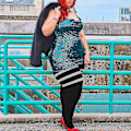 Miniatyrbillede 5 af 5: Plus Size Dame Lårstrømper til Tykke Lår - Ekstra Lange Stribede Tykke Over Svart blå