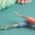 Miniatyrbilde 3 av 4: 3 stk Heklenåler Store Størrelser Ergonomiske Heklenåler (6,5 mm/7,0 mm/8,0 mm) Strikkesett Verktøy for Strikking Genser, Skjerf og Lue