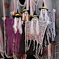 Miniatyrbilde 2 av 5: Skjelett Hengende Spøkelse 4-delt Sett Halloween Dekorasjon Hatt Skjelett Hengende Spøkelse Spøkelseshus Hemmelig Rom Scene Layout Rekvisitter