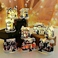 Miniatyrbillede 2 af 4: Julelandsbyhuse Julemand Snemand Tog Snescene LED Lys Op Julepynt Harpiks (H)