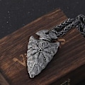 Pikkukuva 3 / 5: Retro Nordic Viking Sinkkiseos Awe Kypärä Ja Vegvisir Keihäs Riipus Kaulakoru Miesten Amulett Korut