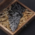 Pikkukuva 2 / 5: Retro Nordic Viking Sinkkiseos Awe Kypärä Ja Vegvisir Keihäs Riipus Kaulakoru Miesten Amulett Korut