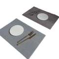 Miniatyrbilde 5 av 5: Sett med 3 stk PVC og polyester spisebrikker, 30x45cm (svart, rosa-grå, blå-grå)