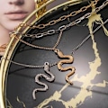Miniatyrbild 3 av 5: Legering Orm Halsband Hänge