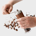Miniatyrbild 3 av 3: Grinders Bärbar Trähandkvarn H Vevaxel