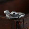 Miniatyrbilde 2 av 4: 1pccs Broke Frog i allergiven sølv justerbar med søt vintage åpen ring