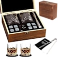 Miniatyrbild 1 av 2: {NT} Whisky Present Set - Återanvändbara Isbitar, Glasunderlägg - Whiskyglas - Whiskystenar - Presentset för Män