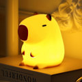 Miniatyrbilde 1 av 5: Myk Silikon Søt Capybara Nattlampe Bærbar USB Oppladbar Dyrelampe Berøringskontrolllampe for Nattbord Soverom Stue 2