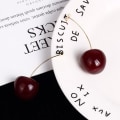Miniatyrbild 9 av 11: Mode söt körsbär Simulering frukt örhängen Örhängen Drop Stud Cut Dark Red One size