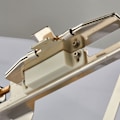 Miniatyrbild 7 av 9: Justerbar fletching Jig aluminiumlegering fjäderstickverktyg för pilfjäderutrustning för gör-det-själv-bågskyttespilar Lätt för oss