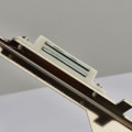 Miniatyrbild 6 av 9: Justerbar fletching Jig aluminiumlegering fjäderstickverktyg för pilfjäderutrustning för gör-det-själv-bågskyttespilar Lätt för oss
