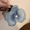 Miniatyrbild 7 av 8: Butterfly Orchid Hair Claw Blommigt Hårklämma BLÅ blue