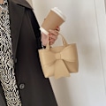 Miniatyrbild 7 av 10: Liten axelväska Bow Design Handväskor KHAKI L khaki L