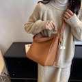 Miniatyrbillede 10 af 10: Bucket Bags Crossbody taske SORT black