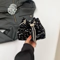 Pikkukuva 1 / 10: Sequin Bucket Bag Crossbody Olkalaukut MUSTA black
