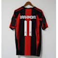 Pikkukuva 1 / 3: Zlatan Ibrahimovićin uran jalkapallopaita 10-11 AC Milan XXL