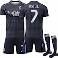 Pikkukuva 1 / 2: Real Madrid vieras pelipaita lapsille ja aikuisille kaudelle 2025-2026 Vinicius No. 7 VINI JR 16