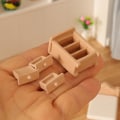 Pikkukuva 6 / 10: Nukkekodin minisohva Teepöytä 5 5 5