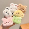Pikkukuva 4 / 8: Pehmo Karhu Sammakko Rintakoru Vaatteet Rintanappineulat RABBIT RABBIT rabbit