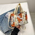 Miniatyrbillede 1 af 10: Bogstavtrykt mulepose Crossbody-taske G G G