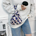 Miniatyrbilde 6 av 10: Knot Wrist Bag Mini Handbag A A A