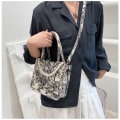 Miniatyrbild 2 av 10: Axelväskor Crossbody Bag Handväska