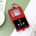 Miniatyrbild 3 av 8: Förpackningskartong Presentpåse RÖD LITEN red Small