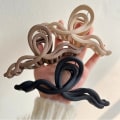Pikkukuva 4 / 10: Wave Cross Hair Claw Geometrinen grippi COLOR 1 COLOR 1 Color 1