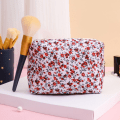Miniatyrbillede 1 af 10: Puffy quiltet makeuptaske Stor rejsekosmetiktaske 05 05 05