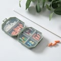 Miniatyrbilde 5 av 10: Pilleetuier 6 Grids Pill Splitters WINE RED Wine red