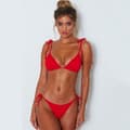 Naisten bikinisetti push-up-pehmusteella, nyörityksellä ja soljilla Punainen—max Punainen S Red S