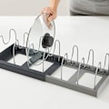 Miniatyrbillede 2 af 5: DrawerStore Udvidelig Grydearrangør, Pladsbesparende opbevaring til grydelåg, bageplader - Grå